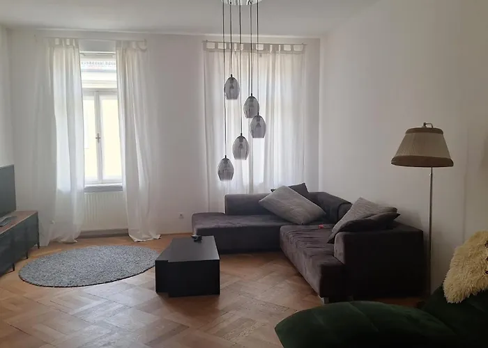 - 3 Bedroom شقة