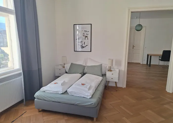 شقة - 3 Bedroom *